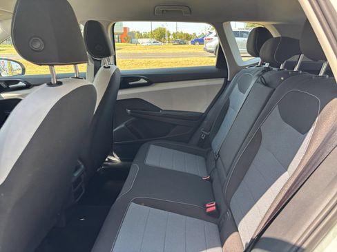 Used 2026 Volkswagen Taos S AWD/4WD image 19