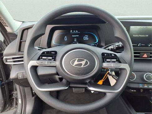 New 2026 Hyundai Elantra SE FWD image 13