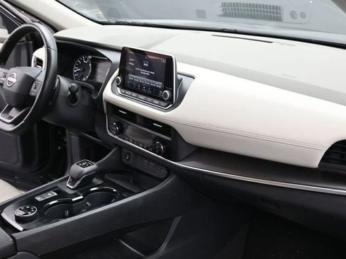 Used 2025 Nissan Rogue SV AWD/4WD image 28