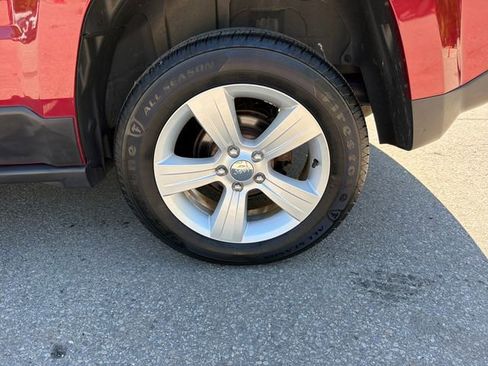 Used 2014 Jeep Patriot Latitude AWD/4WD image 28