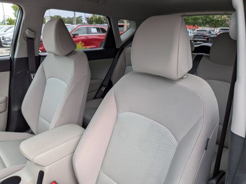 Used 2025 Kia Soul LX w/ LX Technology Package FWD image 15