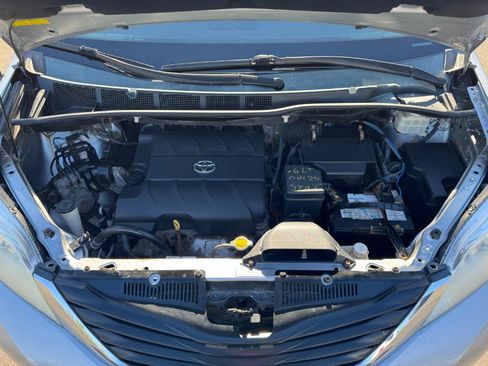 Used 2013 Toyota Sienna LE image 24