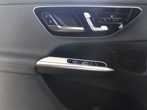Used 2026 Mercedes-Benz GLC 300 4MATIC image 19