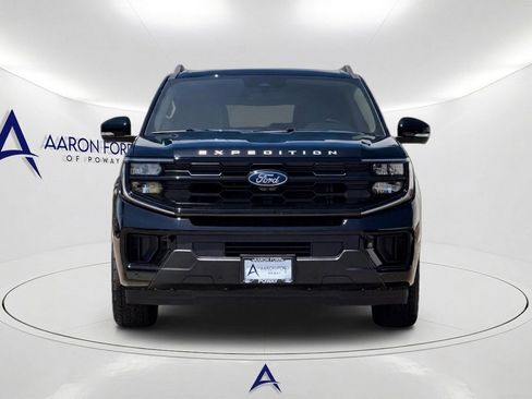 Used 2025 Ford Expedition Active AWD/4WD image 9