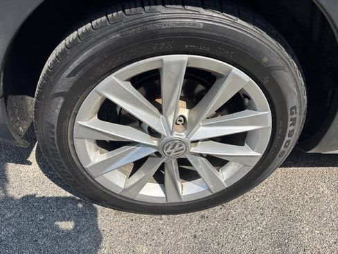 Used 2017 Volkswagen Golf Alltrack SE AWD/4WD image 11