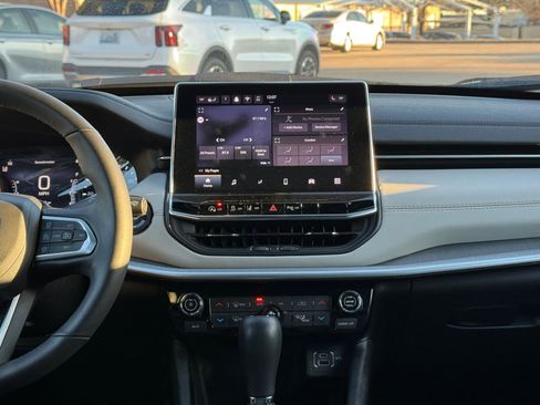 Used 2025 Jeep Compass Limited image 17