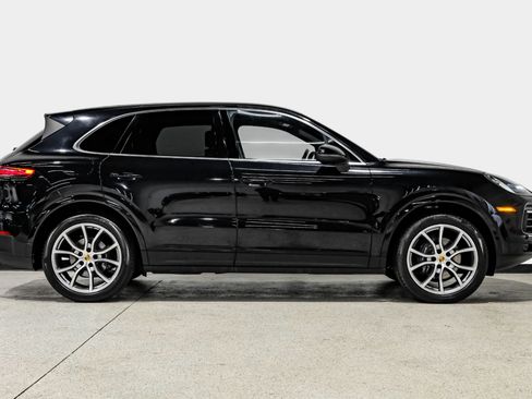 Used 2019 Porsche Cayenne Sport Utility 4D image 5