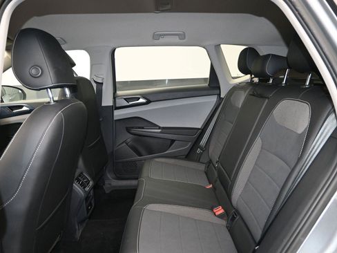 Used 2022 Volkswagen Taos SE AWD/4WD image 9