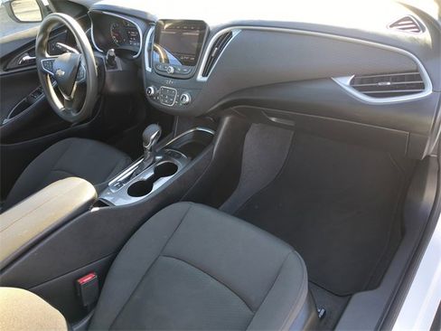 Used 2024 Chevrolet Malibu LT image 14