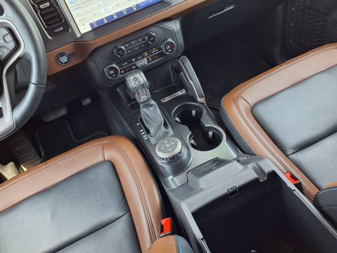 Used 2024 Ford Bronco Outer Banks w/ Sasquatch Package AWD/4WD image 11