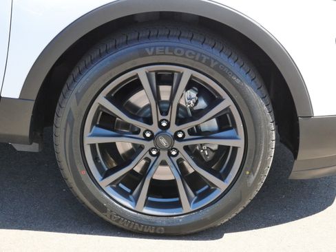 Used 2017 Ford Explorer XLT w/ Equipment Group 202A AWD/4WD image 15