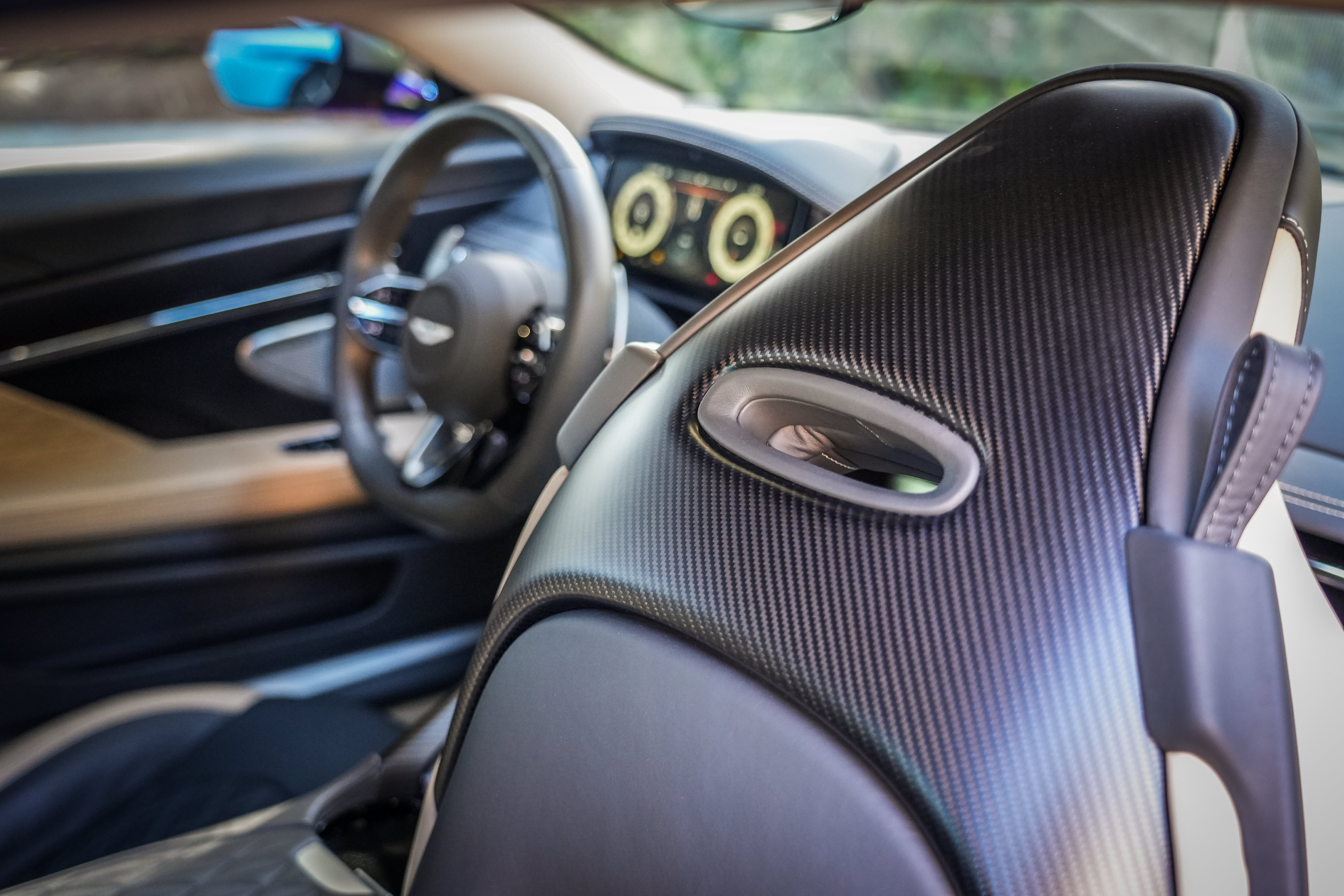 Used 2024 Aston Martin DB12 Coupe RWD image 29