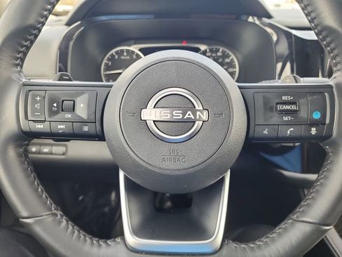 Used 2025 Nissan Pathfinder SV image 16