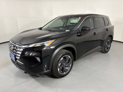 Used 2024 Nissan Rogue SV FWD image 4