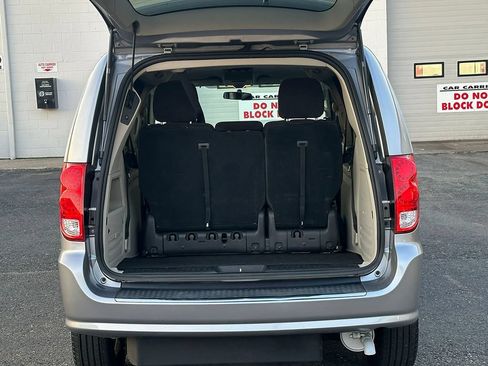 Used 2014 Dodge Grand Caravan SXT FWD image 11