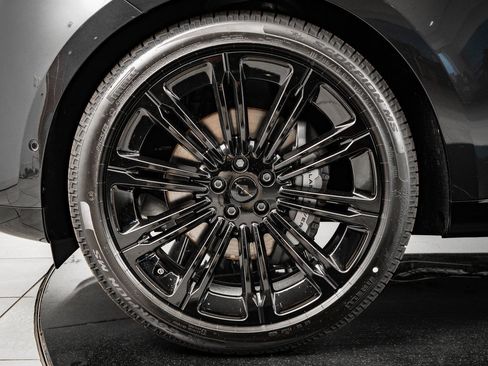 New 2026 Land Rover Range Rover Long Wheelbase SE image 12