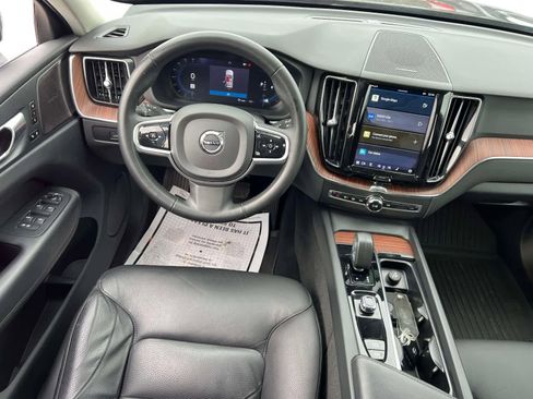 Used 2023 Volvo XC60 B5 Plus image 15