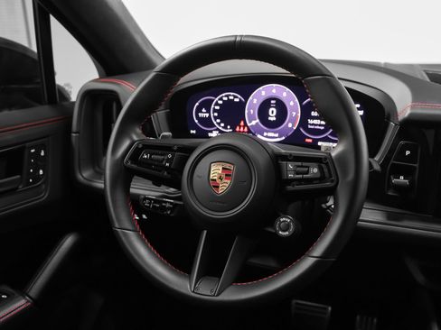 Certified 2025 Porsche Cayenne GTS AWD/4WD image 37