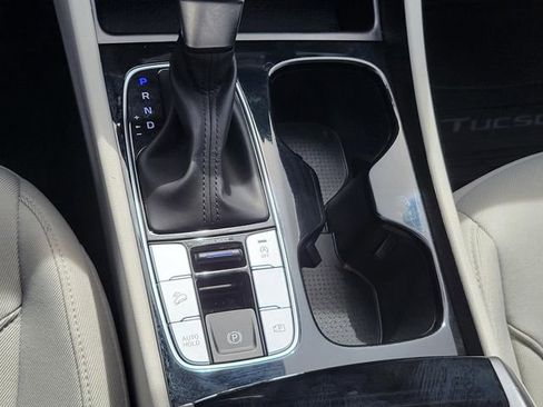 Certified 2025 Hyundai Tucson SE image 24