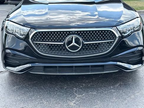Used 2025 Mercedes-Benz E 350 4MATIC Sedan image 4