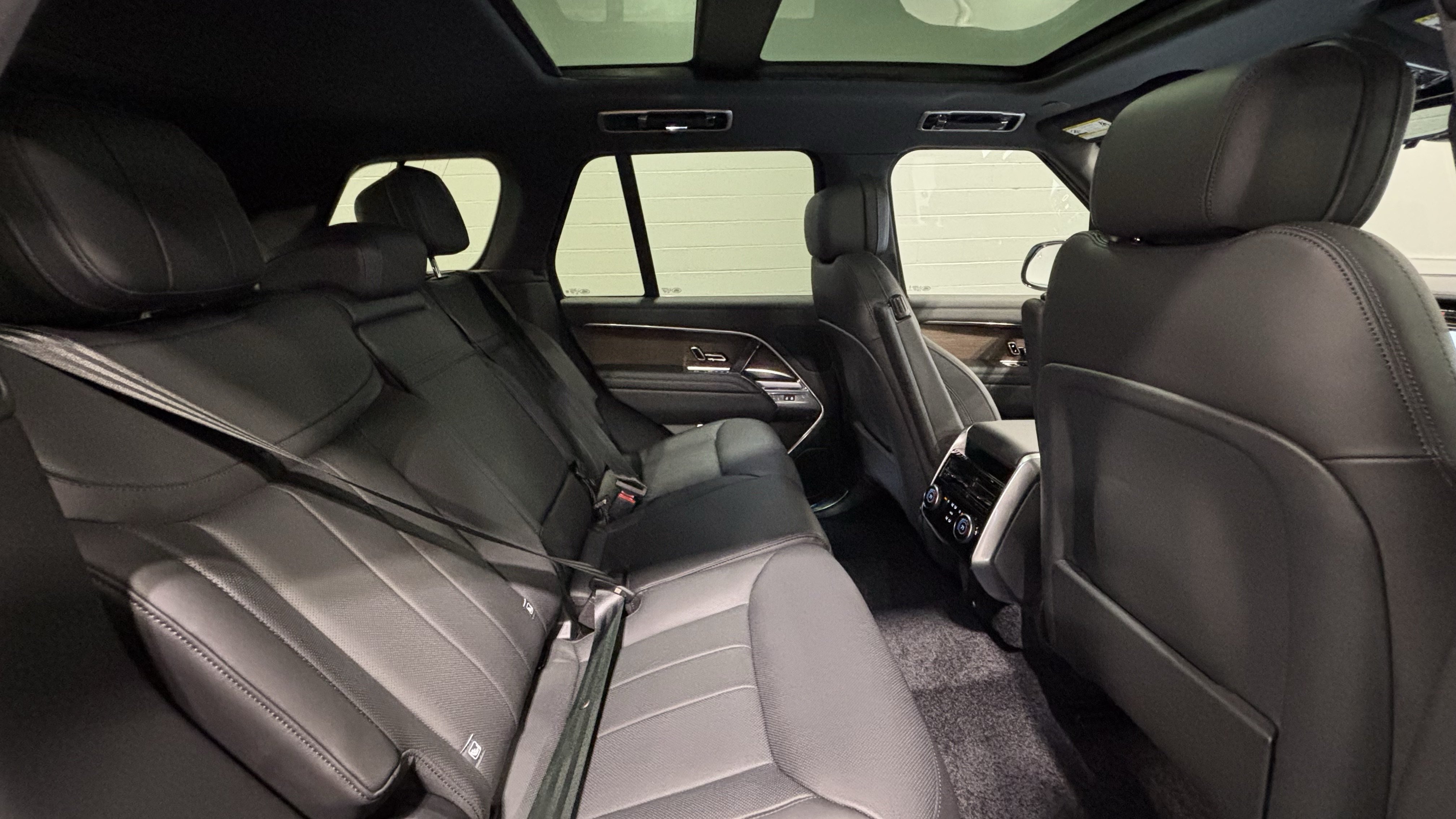 New 2026 Land Rover Range Rover SE AWD/4WD image 16