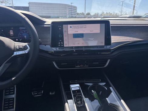 New 2025 Volkswagen Atlas SEL Premium R-Line image 17