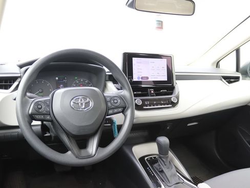 Used 2025 Toyota Corolla LE FWD image 3