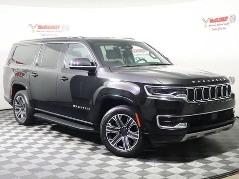 Used 2024 Jeep Wagoneer L Series II w/ Flexible Seating Group AWD/4WD image 2