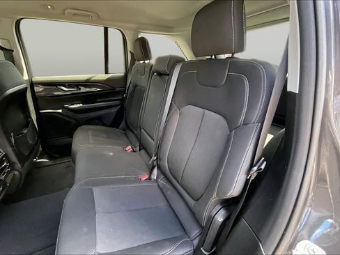 Used 2023 Jeep Grand Cherokee Laredo RWD image 21