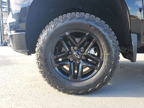 New 2026 Chevrolet Silverado 1500 Custom Trail Boss w/ LPO, Dark Essentials Package AWD/4WD image 6