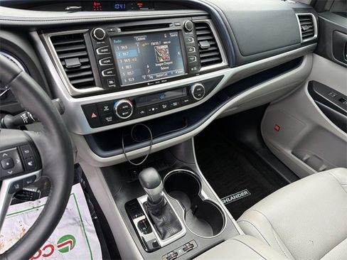 Used 2018 Toyota Highlander Limited Platinum image 28