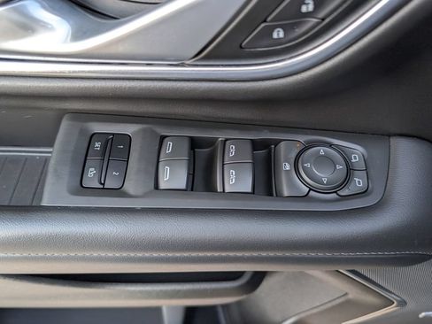 Used 2022 Chevrolet Suburban Z71 AWD/4WD image 16