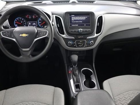 Used 2022 Chevrolet Equinox LS AWD/4WD image 2