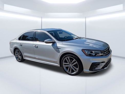 Used 2017 Volkswagen Passat 1.8T R-Line FWD image 2