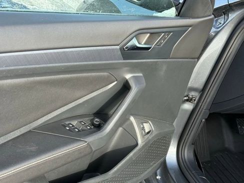 Used 2024 Volkswagen Jetta SE w/ Panoramic Sunroof Package image 22