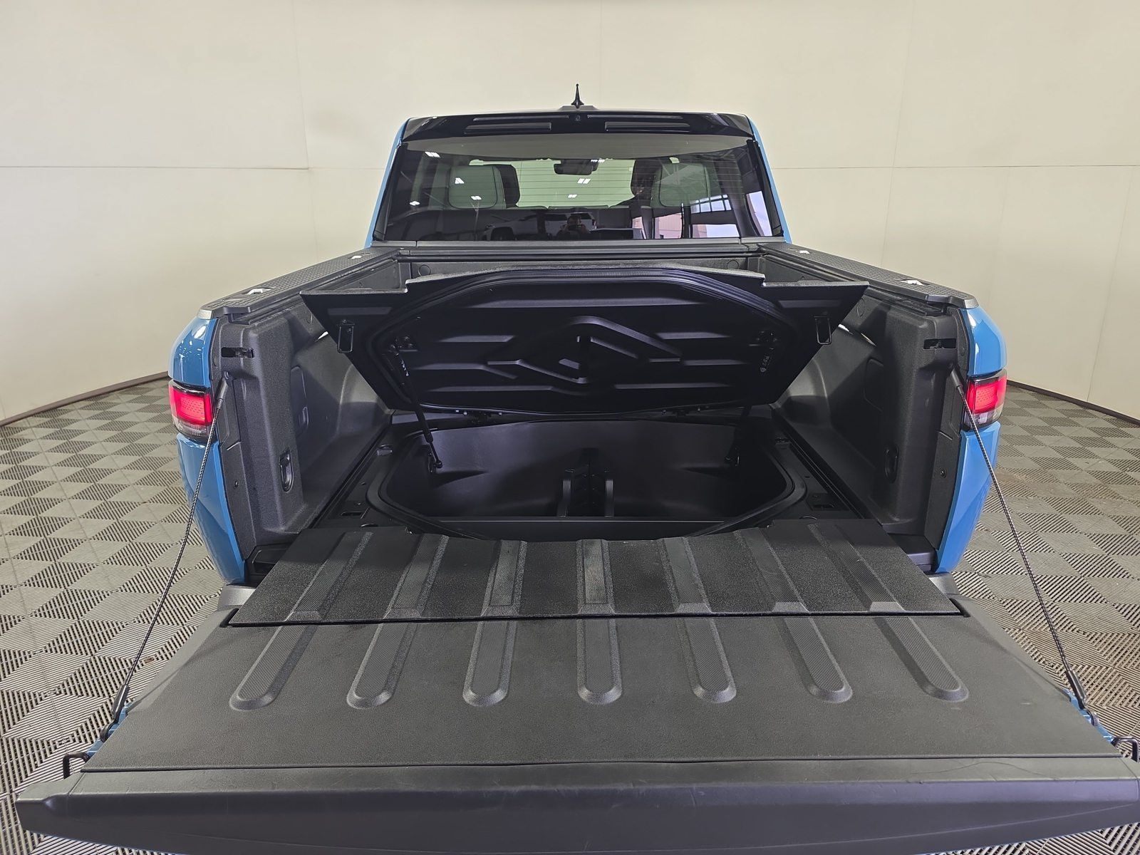 Used 2023 Rivian R1T Adventure Quad AWD/4WD image 15