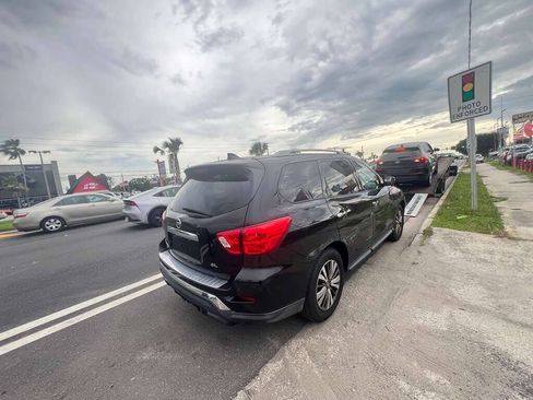 Used 2020 Nissan Pathfinder SL FWD image 3