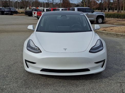 Used 2019 Tesla Model 3 Mid Range image 2