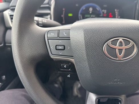 Used 2025 Toyota Camry Hybrid image 15