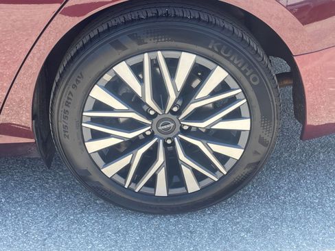Used 2025 Nissan Altima 2.5 SV FWD image 24