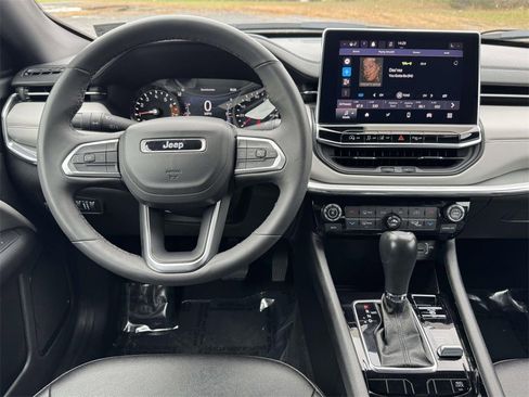 Used 2024 Jeep Compass Limited image 16