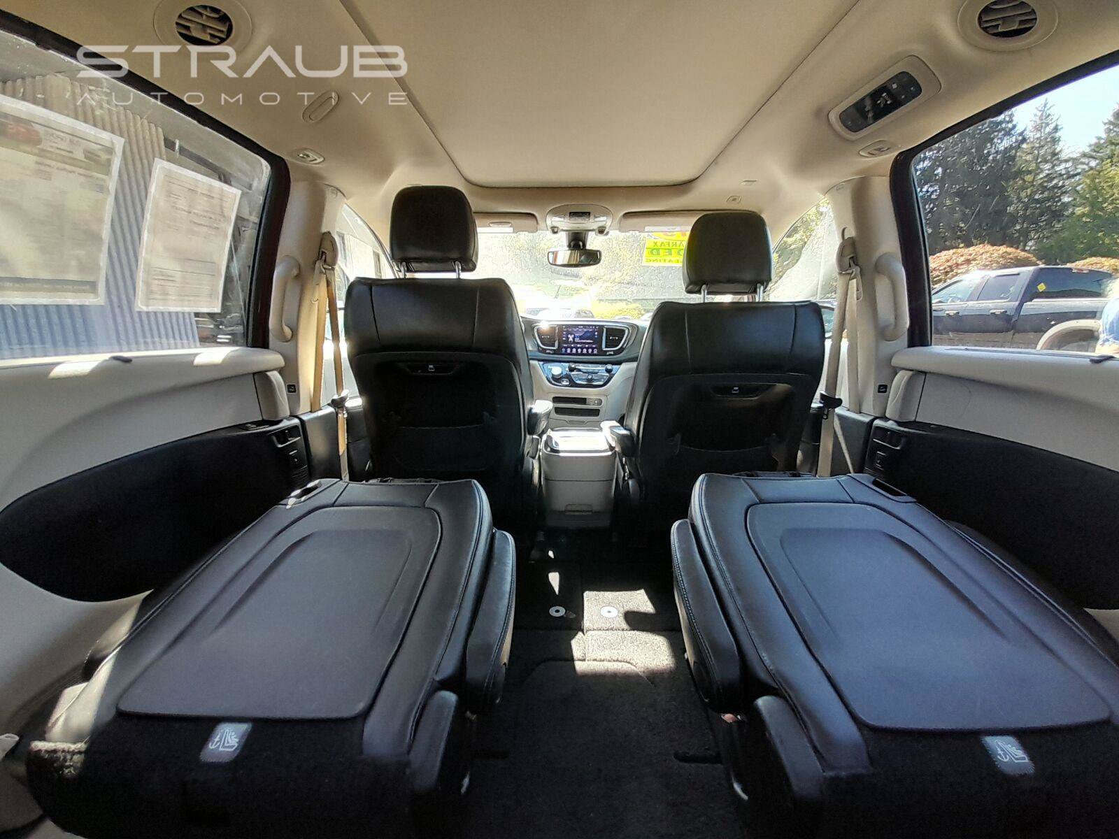 Used 2019 Chrysler Pacifica Limited FWD image 50