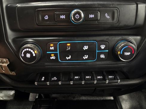 Used 2018 Chevrolet Silverado 2500 W/T w/ WT Convenience Package AWD/4WD image 22