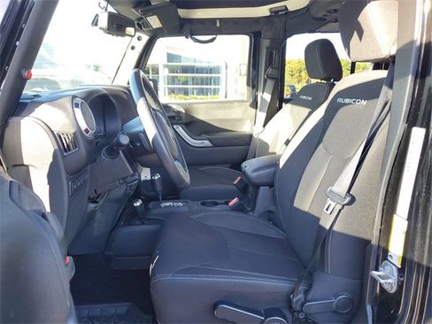 Used 2015 Jeep Wrangler Unlimited Rubicon w/ Connectivity Group image 5