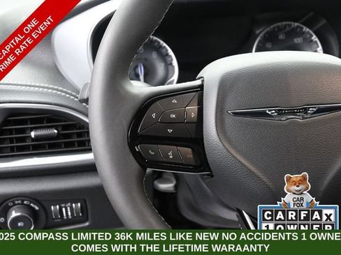Used 2025 Chrysler Pacifica Limited FWD image 29