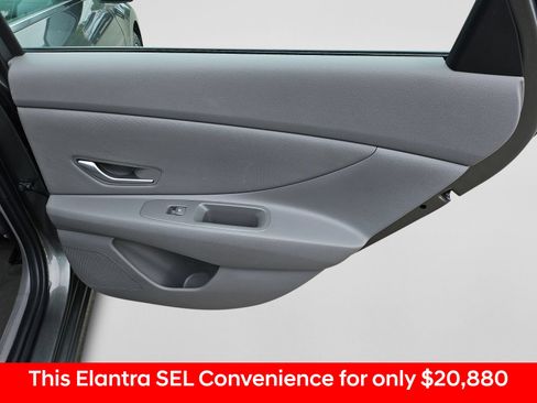 Used 2025 Hyundai Elantra SEL w/ Cargo Package FWD image 37