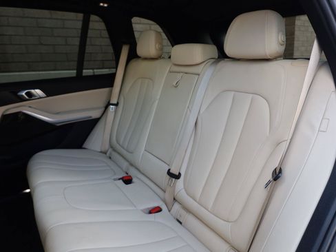 Used 2019 BMW X5 xDrive40i w/ Premium Package 2 AWD/4WD image 23