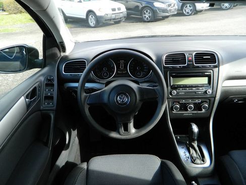 Used 2011 Volkswagen Golf 4-Door image 15
