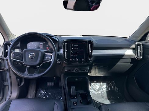 Used 2021 Volvo XC40 T5 Momentum image 15