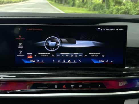 New 2025 BMW i7 xDrive60 image 23